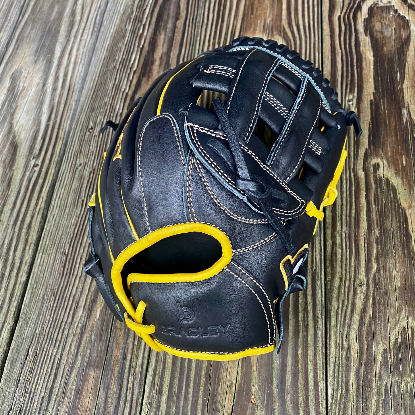 H-Web, Next Play Series '25 BLACK/GOLD PRO KIP LTD