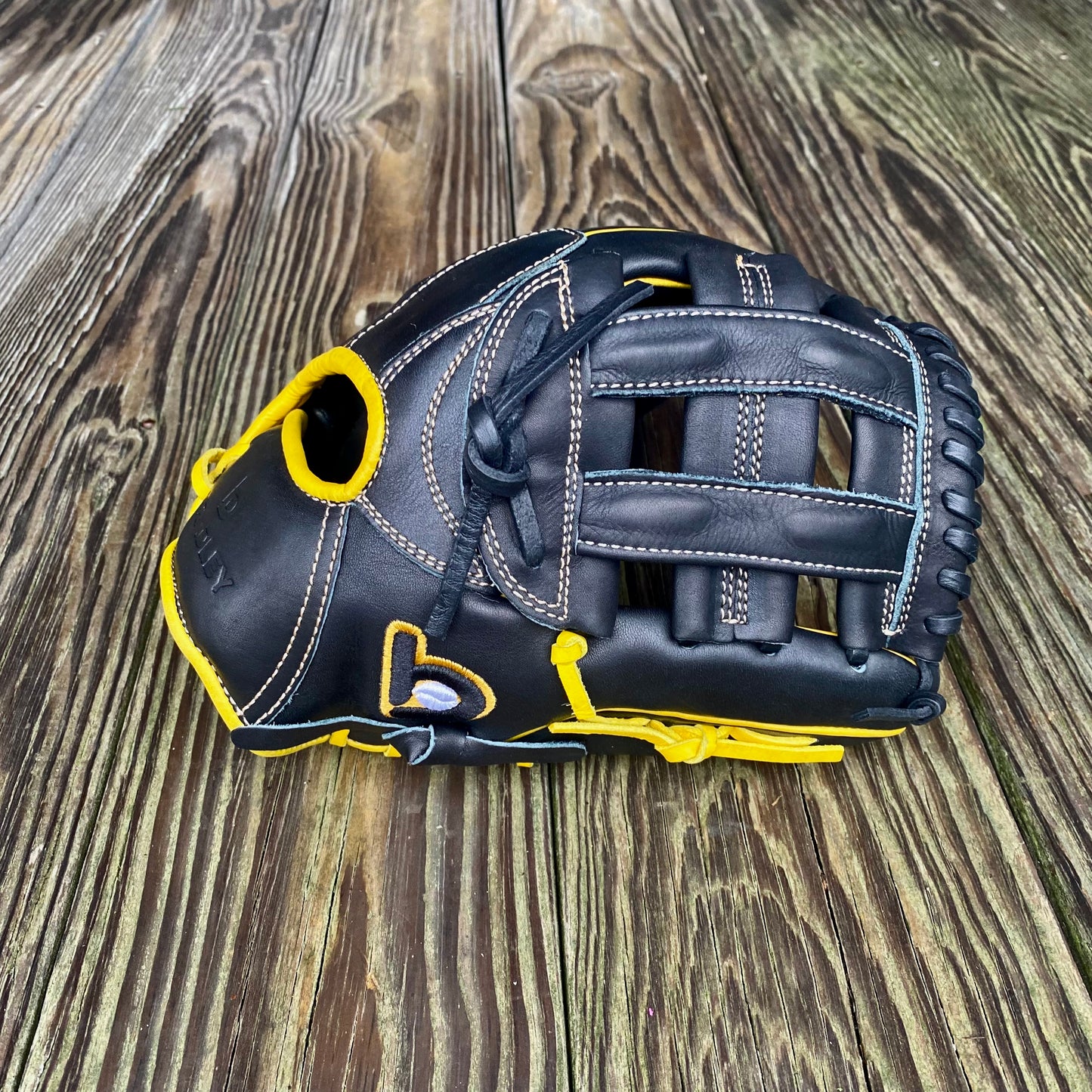 H-Web, Next Play Series '25 BLACK/GOLD PRO KIP LTD