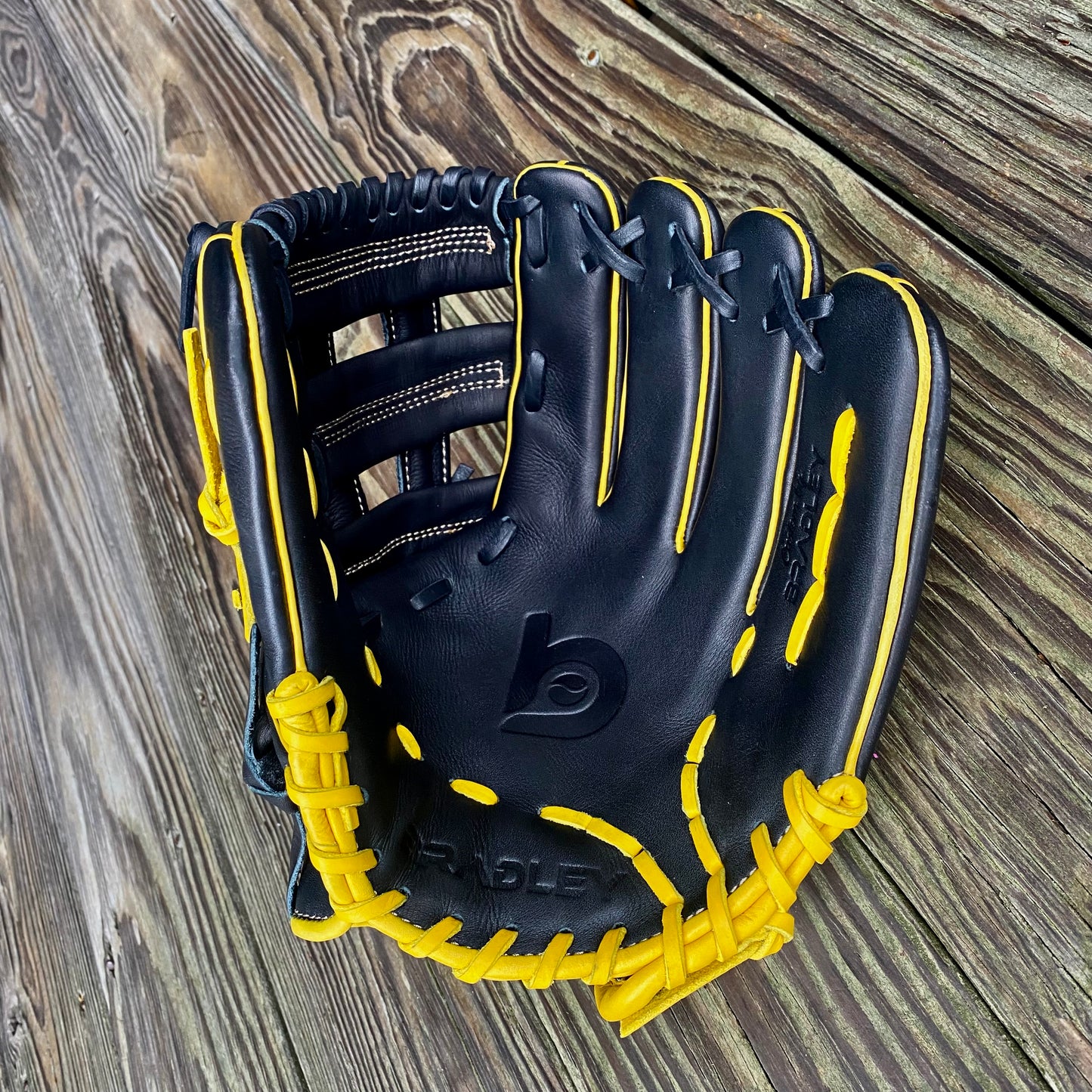 H-Web, Next Play Series '25 BLACK/GOLD PRO KIP LTD