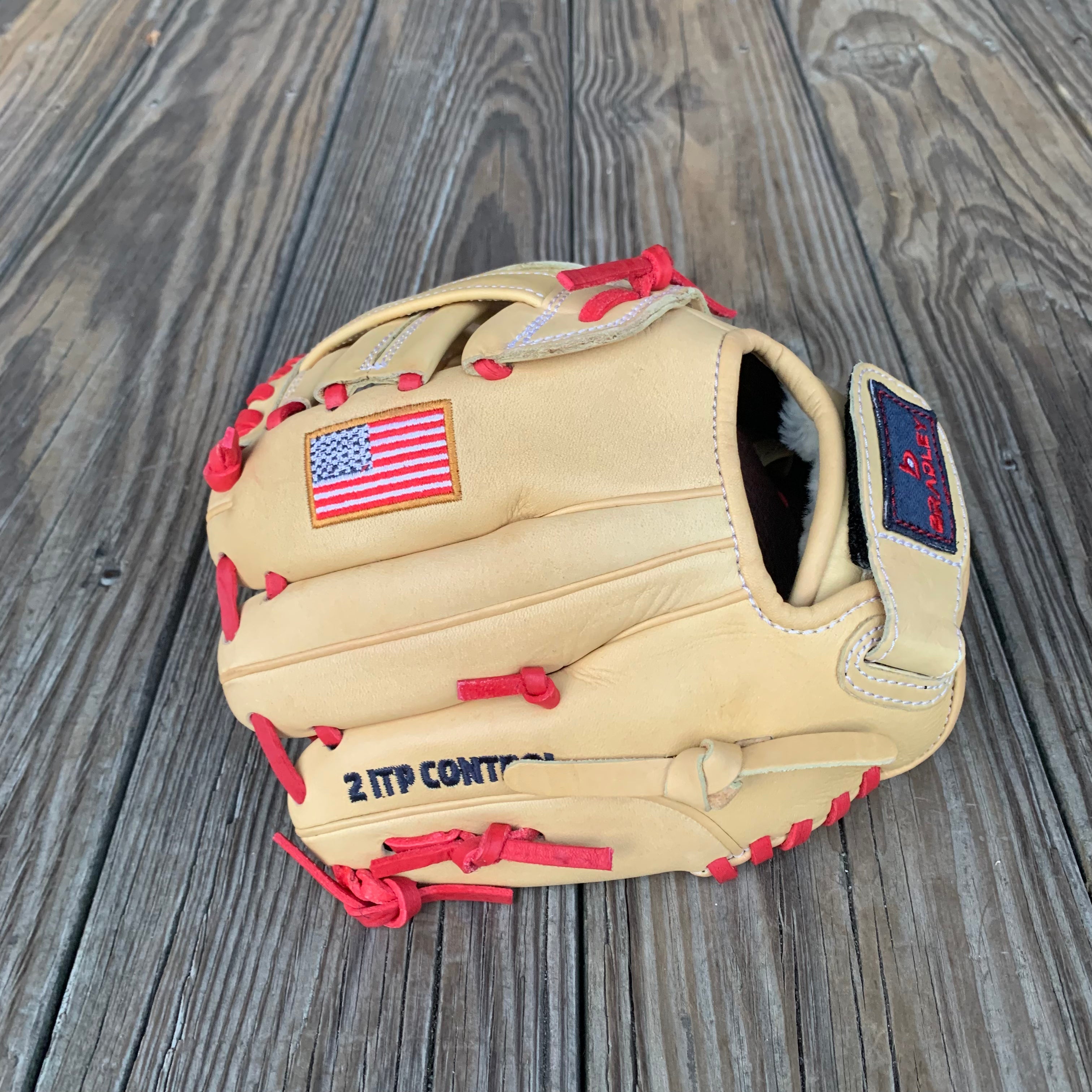 4 finger hot sale baseball glove